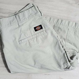 DICKIES Shorts Khaki Relaxed fit Cargo mens Size 36 Read Description